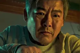 深夜父亲对自己的女儿动手视频封面