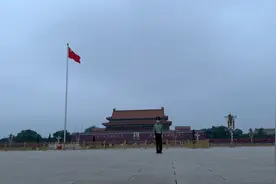 带你感受北京天安门最完整的升旗仪式视频封面