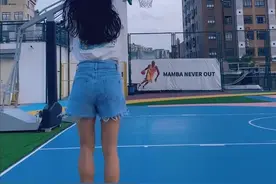借你十五秒，来听听球场上最好听的声音 #打篮球的女生 视频封面