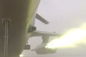 帅！看空军空降兵某空中突击旅火力全开！#我为祖国骄傲视频封面
