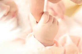 南京一4月龄婴儿确诊！入院时有鼻塞、低烧……目前病情平稳#疫情全知道 #南京 视频封面