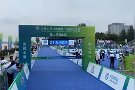 十四运会铁人三项比赛的第一块金牌产生！来自河北队的李明旭以01视频封面