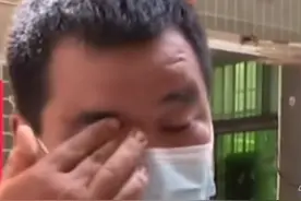 中国好房东！ #免租4年房东为租户生活感动落泪 ：希望孩子们体谅父母的不易，他们真的很辛苦视频封面