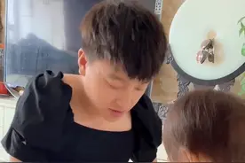 7月7日，河南许昌，#爸爸穿裙子给女儿示范如何坐和蹲  网友：爸爸给你最大的爱是如何保护自己视频封面
