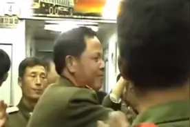 老山英雄团首长送别退伍老战友#军人视频封面