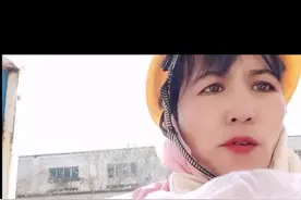 没文化就得做苦力，农民工很辛苦，为了生活为了家在外奔波视频封面