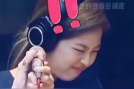 #jennie 这是什么人间大可爱🤩拔话筒要用脸发力嘛？视频封面