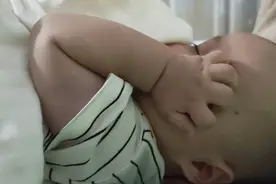 为什么小宝宝睡觉要抓脸视频封面