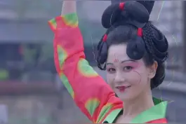 #海陆变身唐宫小姐姐 春日繁花似锦，红绿荫中“豫见”她。@海陆的这场穿越直击我心。快来和她一起#豫见你我他视频封面