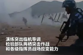 超酷！海军陆战队两栖登陆作战演练视频封面