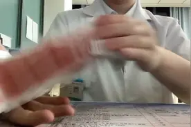 教你两招扑克牌技巧，随时随地耍帅