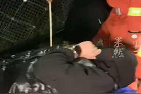游客夜爬泰山，被担架抬下十八盘。视频封面