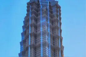 #上海 #金茂大厦 ，1999年建成，高420.5米，88层，外形酷似玲珑宝塔，被网友誉为最美摩天大楼之一。视频封面