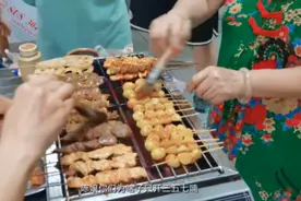 陈嬢烧烤“重出江湖”！150串鸡翘翘不到1小时卖光了#成都美食视频封面