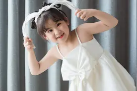 阳光小女孩视频封面