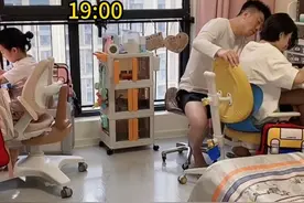 生两个不同性格的女儿就是这样，在大宝言传身教影响下，二宝的学习会越来越好的✊🏻#小猿学练机#新一代省妈神器视频封面