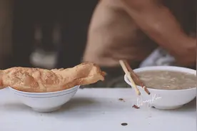 剪子股拆迁了，油条灌蛋以后也许就吃不到了。视频封面