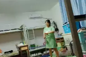 宿舍里的日常 ，现在的孩子都这么玩的吗 ？视频封面