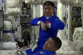 航天员在空间站怎么洗澡洗头？视频封面
