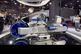 国产首款自平衡两轮摩托：号外HyperGT亮相2023上海国际车展 #摩托车 #2023上海国际车展  #号外电摩视频封面