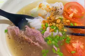 Meuny 来一个老挝pho 吧 牛肉粉 #老挝美食 记录视频封面