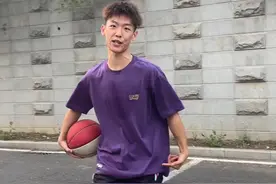 哈达威变向一半改做山姆高德的组合动作是真的有点意思 兄弟们快点试一试#有志者UZIS#你好篮球少年视频封面