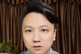 黄永玉传奇的一生！“希望化作肥料，回到大自然去”#著名画家黄永玉逝世 #大v快评视频封面