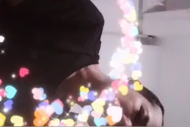 把自己关在房间里视频封面