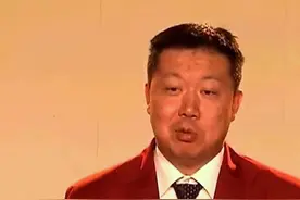 王治郅：因为没有鞋穿所以才打球的，14岁穿52码的鞋#王治郅 #中国篮球名人堂#篮球 #抖音篮球季视频封面