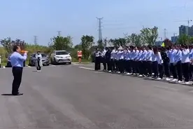 5月12日，湖南长沙，老板被踢出公司大群，开批斗大会引爆笑#搞笑视频封面