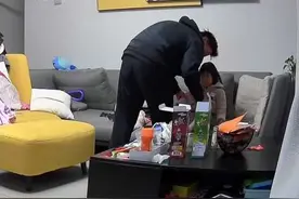 萌娃看电视不睡觉，父母罚她通宵看整夜。妈妈：还真别说，效果不错，孩子已经认识到错误了。视频封面