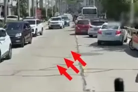 5月1日浙江丽水，私家车听到消防车警笛，齐刷刷上演教科书式礼让。视频封面