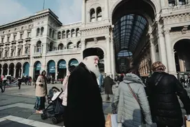 关于旅行：“我想搬进鸟的眼睛，经常盯着路过的风。视频封面