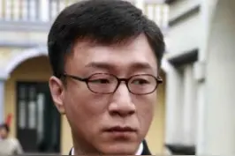 #孙红雷认出合作过的潜伏群演  时隔十二年， #孙红雷 一眼认出潜伏合作过的老哥哥，两人相拥热泪盈眶视频封面