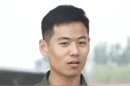 歼-20飞行员的胸章有亮点！视频封面