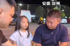 朋友给爸爸递烟，女儿一个眼神爸爸立马认怂，网友：这眼神跟谁学的？#记录真实生活 #家庭 #社会百态 #萌娃视频封面