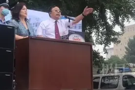 7月7日，辽宁沈阳中国刑事警察学院举行淘汰警犬拍卖，现场一片火热，最高一只德牧卖出33万元视频封面
