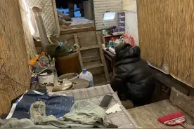 中国最寒冷地区大兴安岭搭建过冬地下庇护所挑战零下58度 #荒野独居 #荒野建造 #野外生存 #庇护所建造 #野外生活纪录片 从无到有原来四面漏风寒冷到现在炎热如夏用了半个多月时间 也许这就是快乐吧视频封面