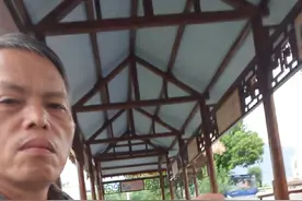 #说不出的心酸 ，寻找志辉孩子29年了，志辉你在哪里啊！快点回来吧，爸爸的身体越来越差了，不知道能不能坚持下去？感谢《鑫路得箱壳板材厂》爱心商家助力，希望早日团圆，#寻儿梁志辉 #现场实拍，#浴火之路@鑫路得箱壳板材厂视频封面