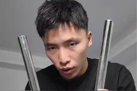 30秒学会李小龙双节棍 新手推荐安全海绵双节棍或轻质不锈钢双节棍200克左右找@棍小欢双节棍教学 #双节棍 #兴趣爱好视频封面