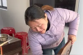 今天是个好日子，国爷爷特地买了个电视机送给我。#农村生活 #祖孙情 #真实的样子 #农村女孩日常 #建房视频封面