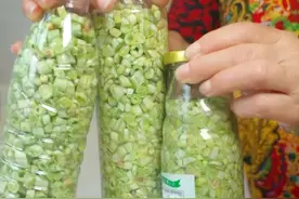 只要有矿泉水瓶就能做酸豆角，这种做法0失败，家里有吃不完的豆角，赶紧试试吧#自制酸豆角 #酸豆角 #酸豆角的腌制方法 #矿泉水瓶酸豆角视频封面