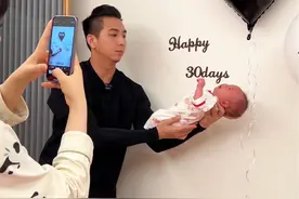 你的出现 给了我和你妈妈从所未有的力量 你是我们生命的延续 也是我们爱的寄托 愿你此生健康 快乐 无忧！#宝宝满月 #超级奶爸视频封面
