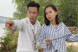 救助被困泥潭里的老大爷！#正能量视频封面