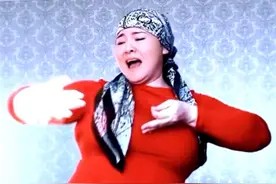 可爱的吉尔吉斯斯坦姐姐古丽很有表演天赋，生在中国可能就是贾玲 #跟着节奏嗨起来 #视觉冲击 #这魔性的身材 #异域风情 #小蛮腰扭起来视频封面