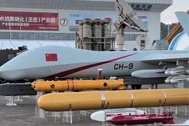 无人机 高超音速导弹等新型装备亮相第十五届中国航展，新型察打一体无人机彩虹9挂载导弹进行静态展示。#珠海航展 @抖音短视频视频封面