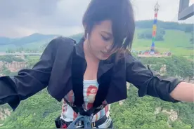 零零后小美女第一次玩蹦极全过程！答应我一定要看完哦#蹦极 #来本溪大峡谷冒个险 #荡绳的100种姿势 #这一跳需要多大的勇气#玩的就是心跳视频封面