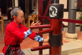 小小的身影，大大的梦想。一招一式，皆是传承的力量。#咏春 #木人桩 #传承中华武术之美 #圆你一个武侠梦 #莆田黄岩武术视频封面