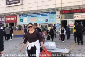9月17，到霍尔果斯口岸免税区逛一圈，这里批发生意真好视频封面