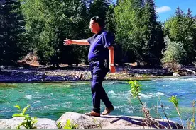 中国最西北边境新疆阿勒泰有一条唯一流入北冰洋的河流～额尔齐斯河！#感受大自然的气息和美景 #大山深处自然美山清水秀好风光视频封面